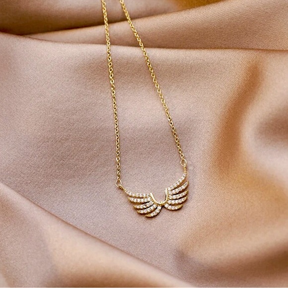Wings Shape Pendant Chain Necklace - Picture 2 of 5